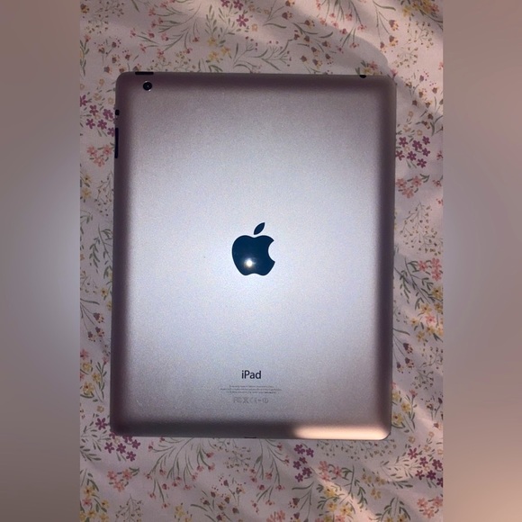 iPad - Picture 3 of 4